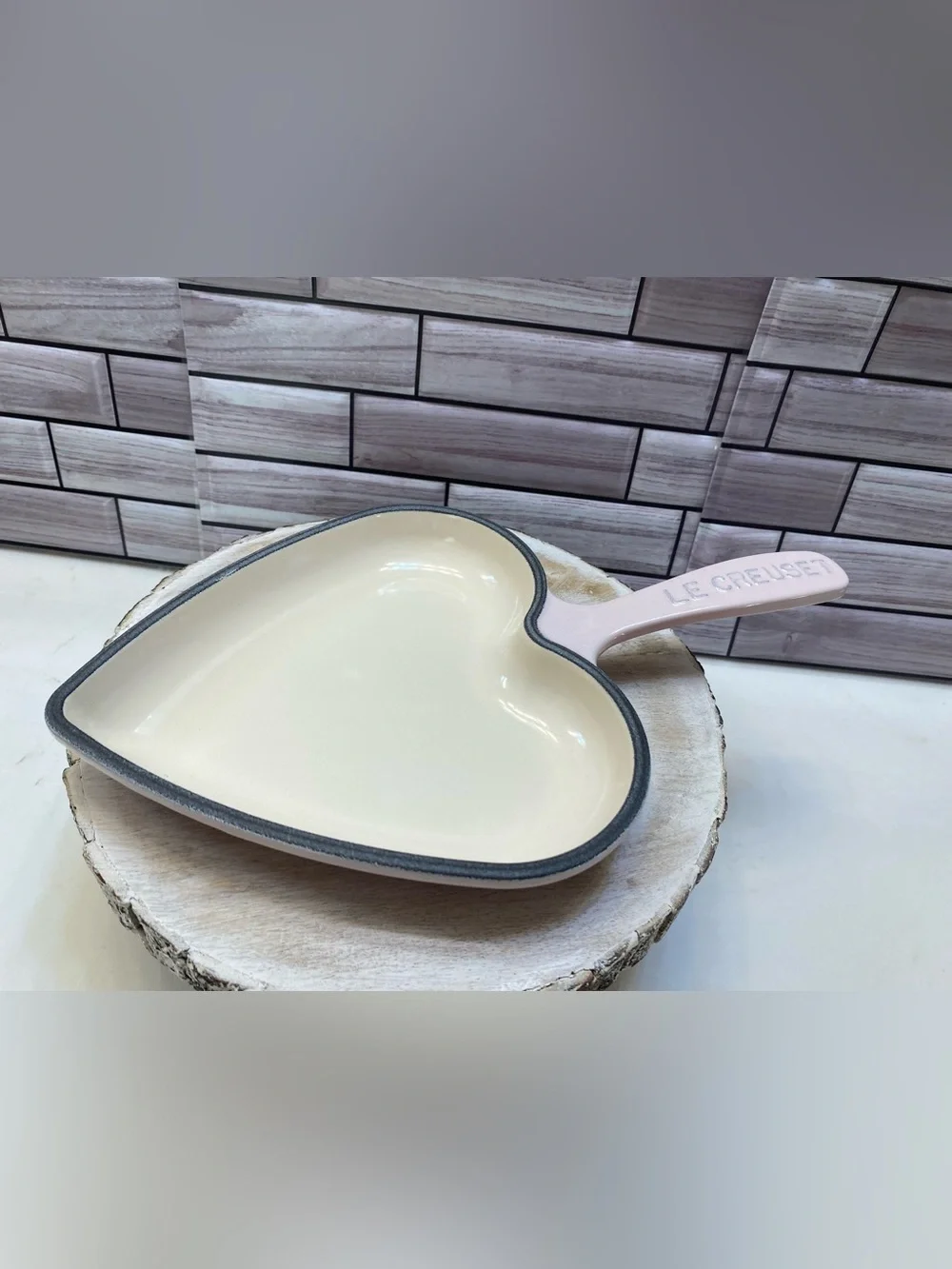 Le Creuset❤️ Heart Cast Iron Skillet shell pink 16cm NIB Made in France**